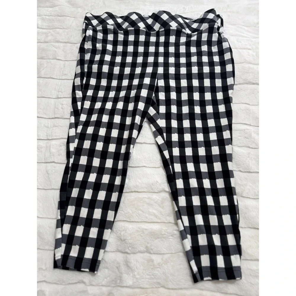 Torrid Betsey Johnson Buffalo Plaid Pull-On Crop Pants Size 5 Plus Black White